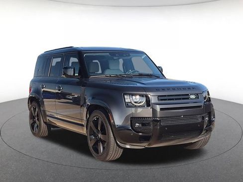 Used 2025 Land Rover Defender 110 X-Dynamic SE AWD/4WD image 3