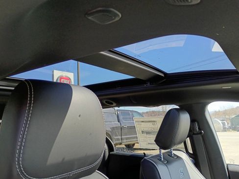 New 2026 Chrysler Pacifica Limited image 17