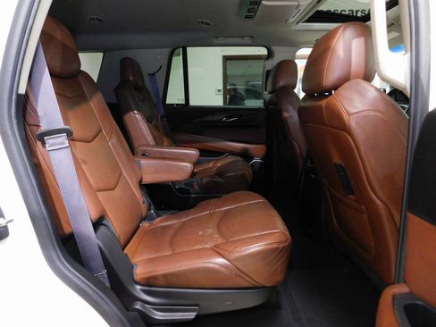 Used 2015 Cadillac Escalade Luxury image 91