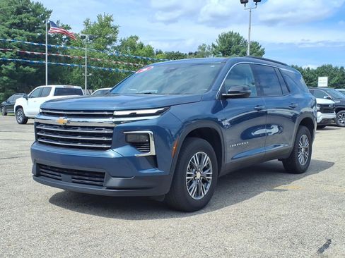 Used 2026 Chevrolet Traverse LT AWD/4WD image 3
