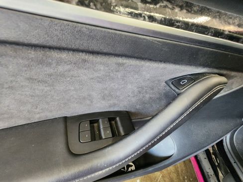 Used 2023 Tesla Model 3 Standard Range image 9