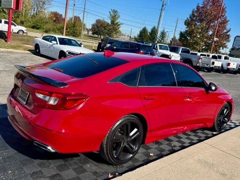 Used 2018 Honda Accord Sport image 8