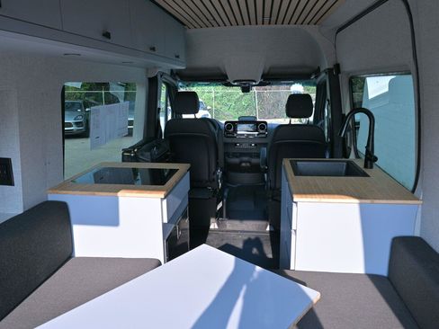 Used 2025 Mercedes-Benz Sprinter 2500 image 17