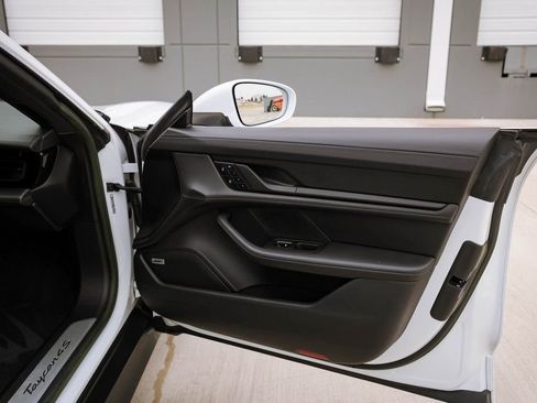 Used 2022 Porsche Taycan 4S image 22