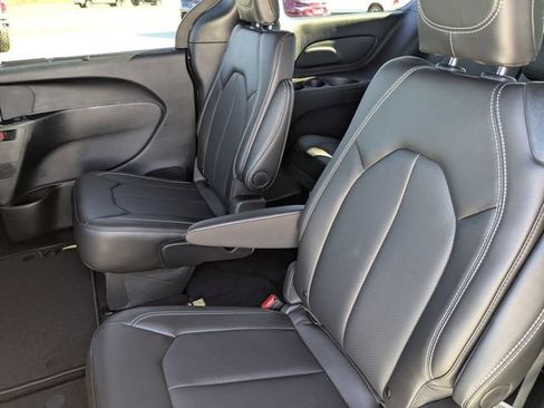 New 2026 Chrysler Pacifica Select AWD/4WD image 13