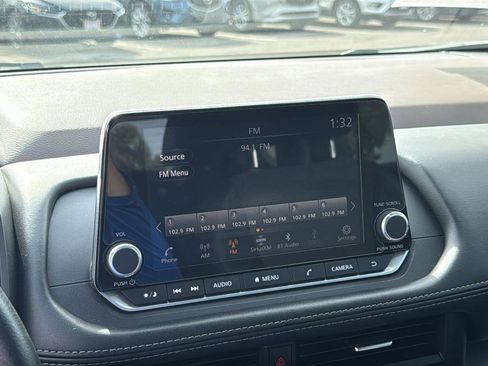 Used 2023 Nissan Rogue SV image 16