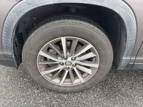 Used 2019 Toyota Highlander XLE image 11