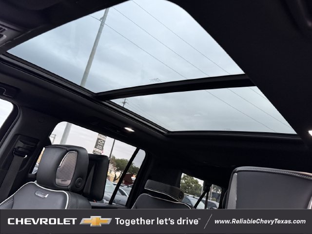 Used 2025 GMC Yukon XL AT4 Ultimate AWD/4WD image 31