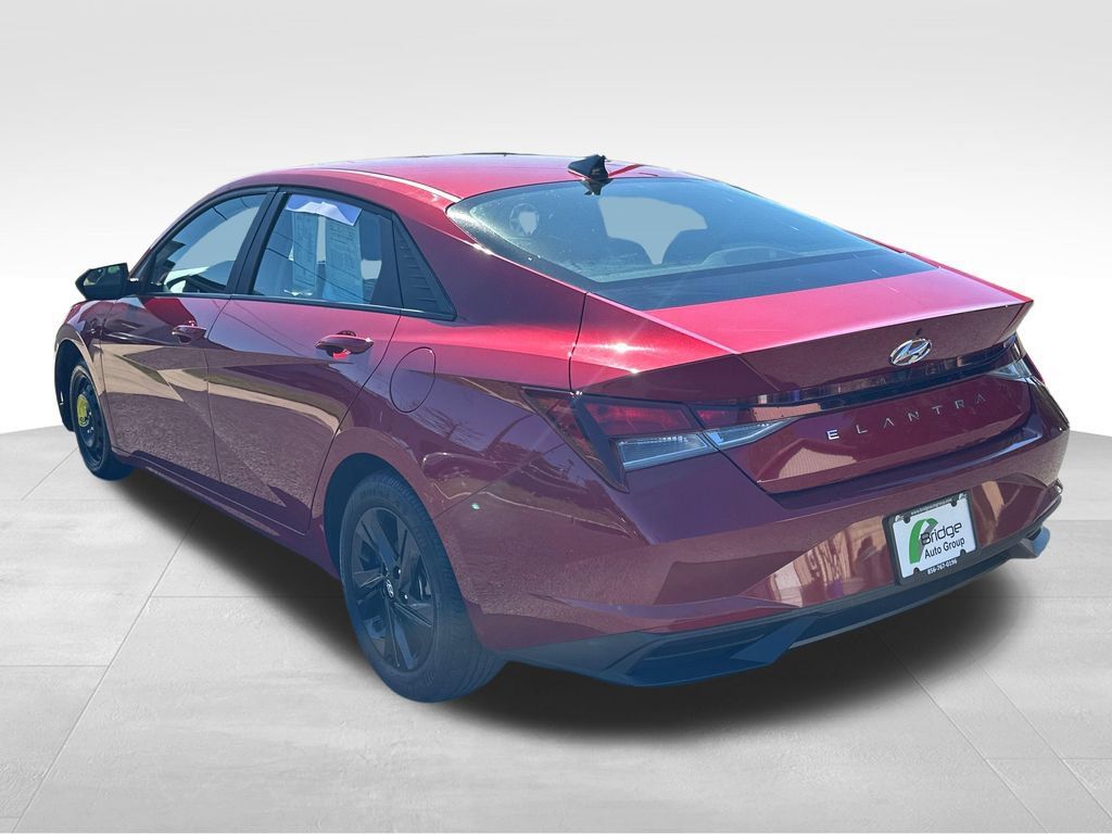 Used 2022 Hyundai Elantra SEL FWD image 5