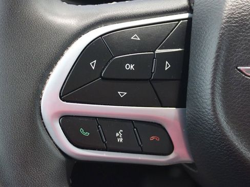 Used 2023 Chrysler Pacifica Touring-L image 21