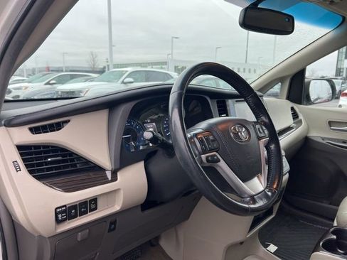 Used 2016 Toyota Sienna XLE image 9