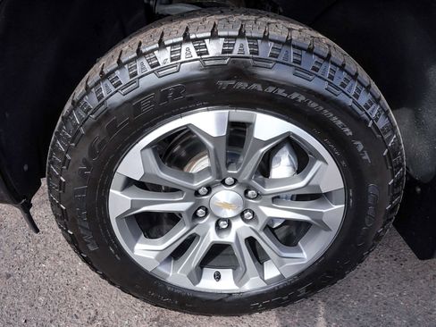 Used 2025 Chevrolet Silverado 1500 High Country w/ Z71 Off-Road Package AWD/4WD image 8