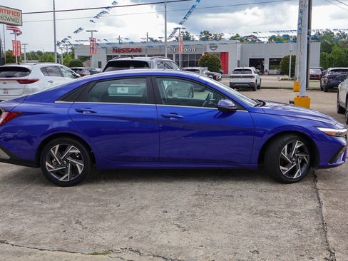 Used 2025 Hyundai Elantra Limited FWD image 22