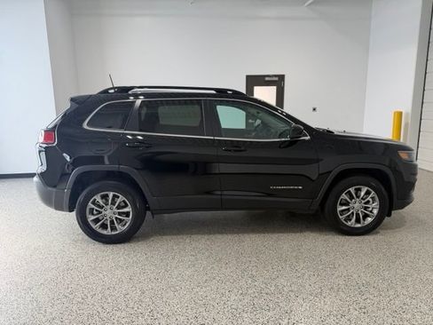 Used 2022 Jeep Cherokee Latitude Lux w/ Mopar Interior Package AWD/4WD image 34