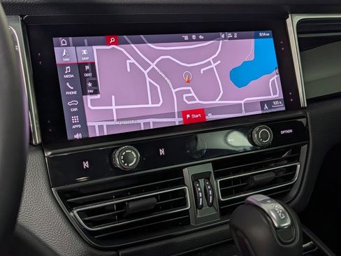 Used 2025 Porsche Macan image 30