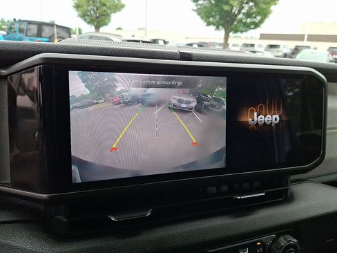 Used 2024 Jeep Wrangler Unlimited AWD/4WD image 17