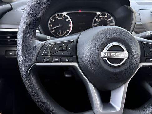 Certified 2025 Nissan Altima 2.5 SV FWD image 13