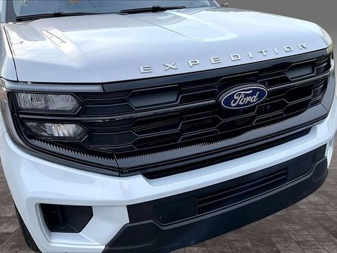 Used 2025 Ford Expedition Active AWD/4WD image 4