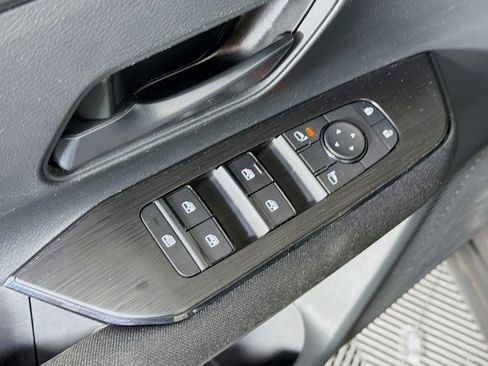 Used 2025 Nissan Kicks S FWD image 15
