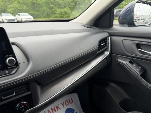 Used 2024 Nissan Rogue SV FWD image 28