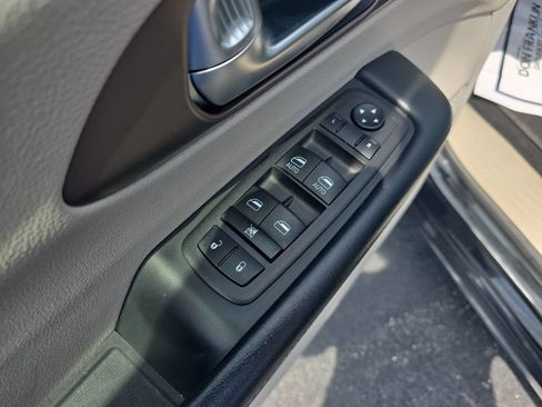 Used 2023 Chrysler Voyager LX FWD image 11