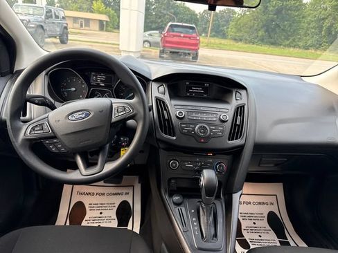Used 2018 Ford Focus SE FWD image 18