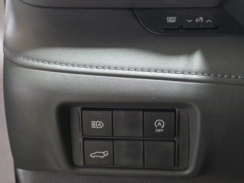 Used 2023 Toyota Highlander XLE FWD image 34