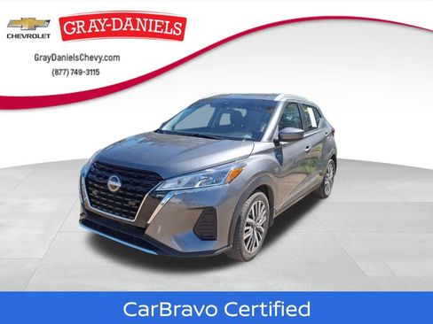 Used 2022 Nissan Kicks SV image 1