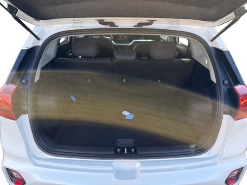 Used 2020 Kia Niro LXS image 17