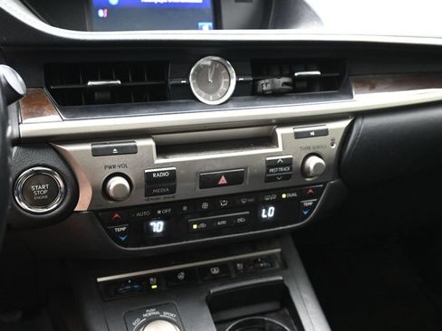 Used 2013 Lexus ES 350 w/ Luxury Pkg FWD image 17
