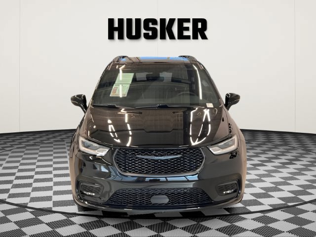 Used 2025 Chrysler Pacifica Limited FWD image 6