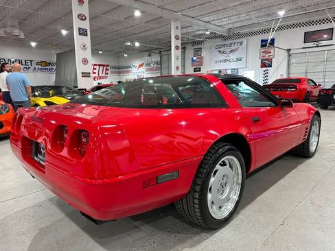 Used 1992 Chevrolet Corvette Coupe RWD image 3