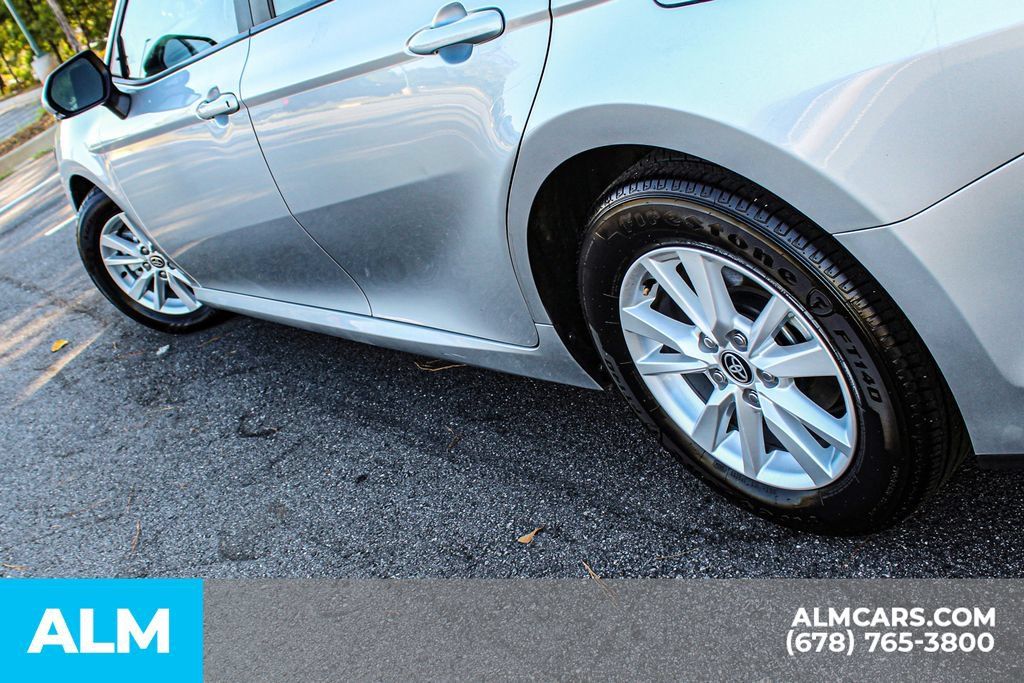 Used 2025 Toyota Camry LE FWD image 14