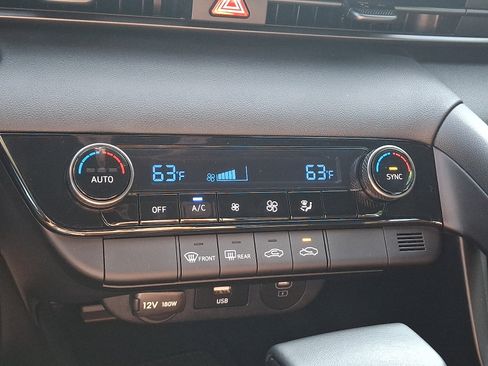 Certified 2025 Hyundai Elantra Sport FWD image 15