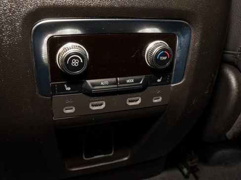 Used 2023 GMC Yukon Denali w/ Denali Reserve Package image 8