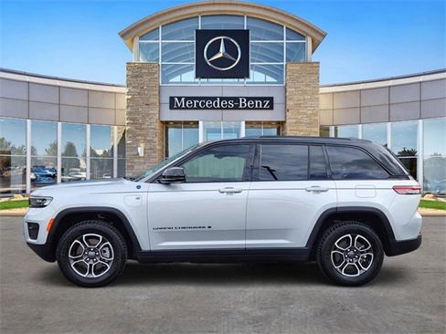 Used 2022 Jeep Grand Cherokee Trailhawk w/ Luxury Tech Group III image 2