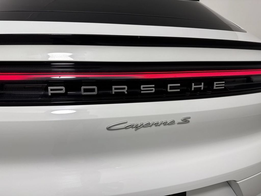 Used 2025 Porsche Cayenne S AWD/4WD image 19