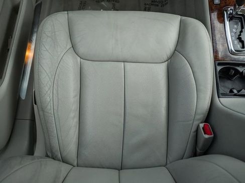 Used 2007 Cadillac DTS Luxury I w/ Trunk Convenience Package FWD image 29