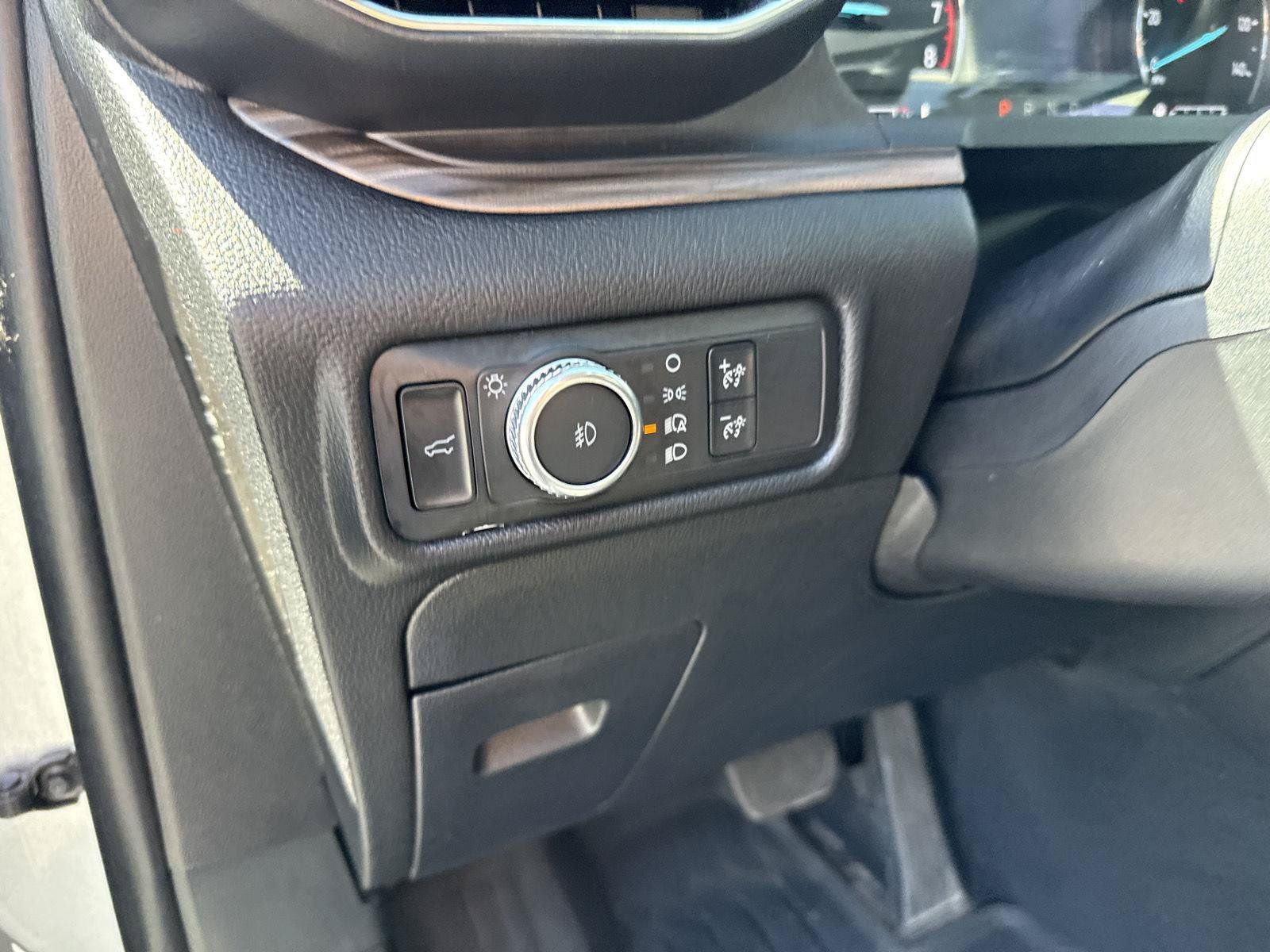 Used 2021 Ford Explorer Limited w/ Equipment Group 301A AWD/4WD image 16