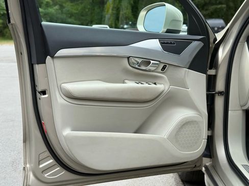 Used 2016 Volvo XC90 T5 Momentum image 8