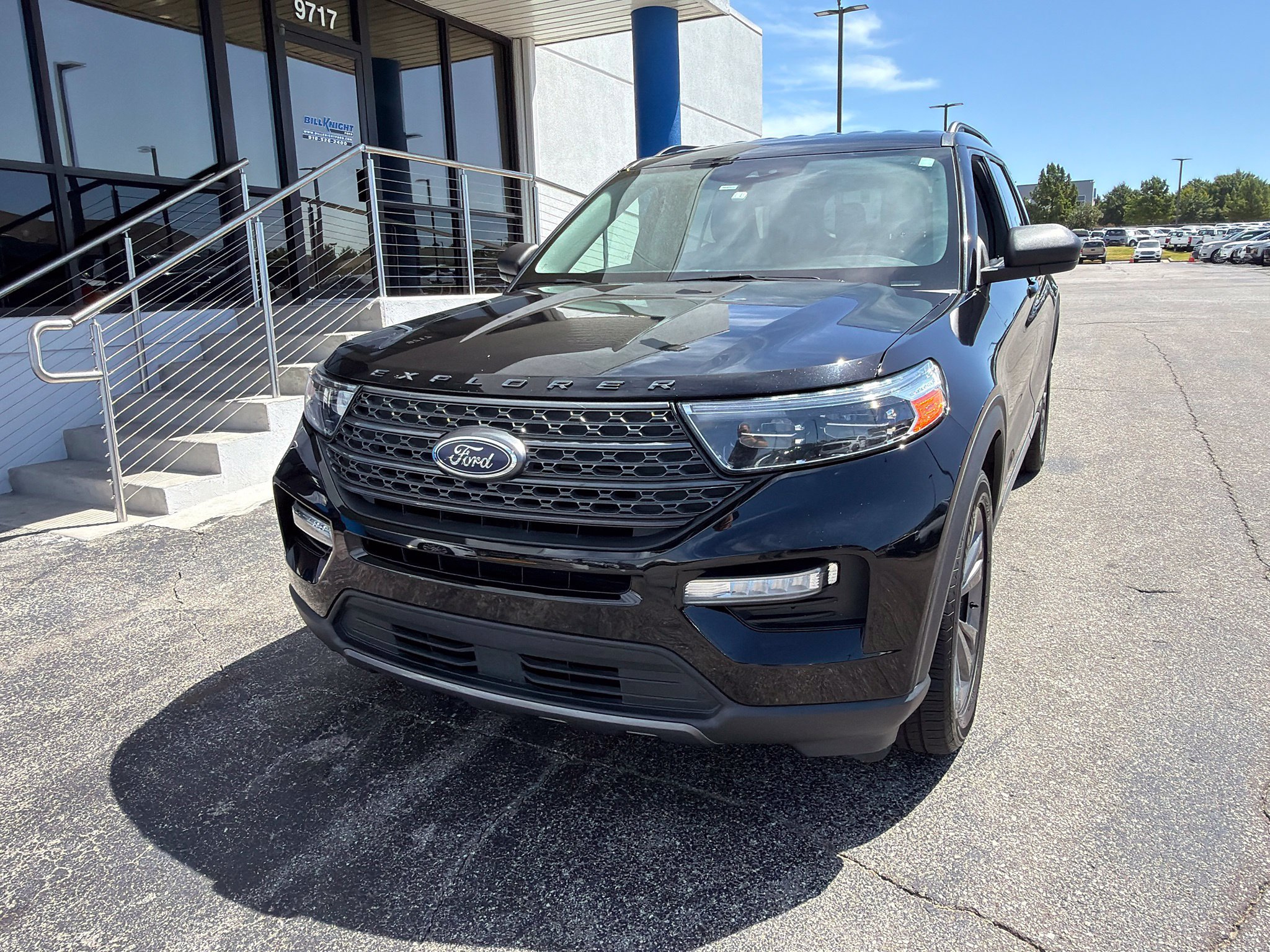 Used 2021 Ford Explorer XLT w/ Equipment Group 202A AWD/4WD image 2