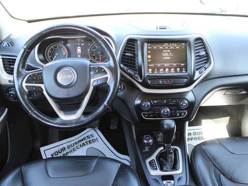 Used 2018 Jeep Cherokee Limited AWD/4WD image 11