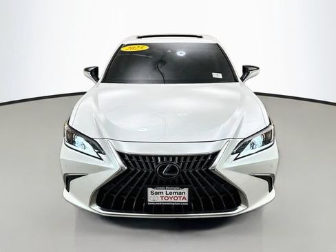 Used 2025 Lexus ES 300h w/ Premium Package FWD image 2