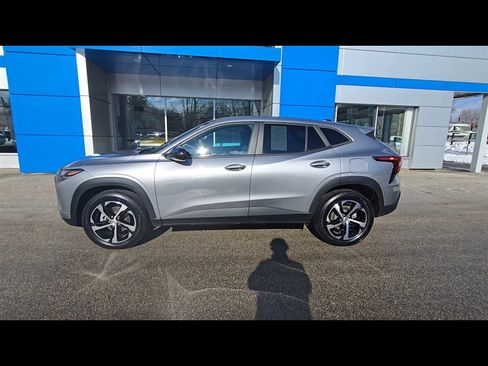 Used 2024 Chevrolet Trax RS w/ Sunroof Package image 5