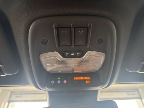 Used 2025 GMC Canyon AT4 w/ Technology Plus Package AWD/4WD image 18