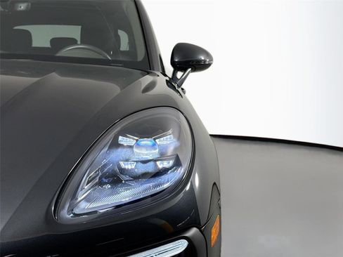 Certified 2023 Porsche Macan S AWD/4WD image 15
