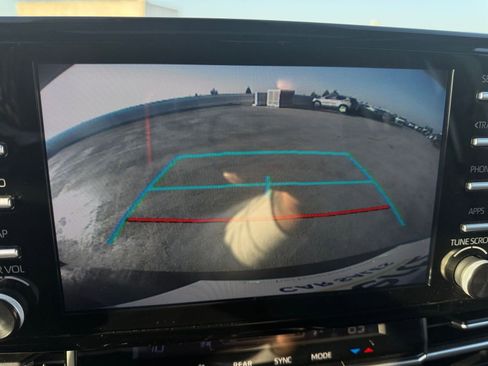 Used 2024 Toyota Sienna XLE image 17