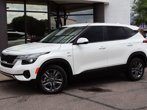 Used 2023 Kia Seltos LX AWD/4WD image 3