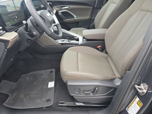 Certified 2025 Audi Q5 Premium w/ Convenience Package image 18