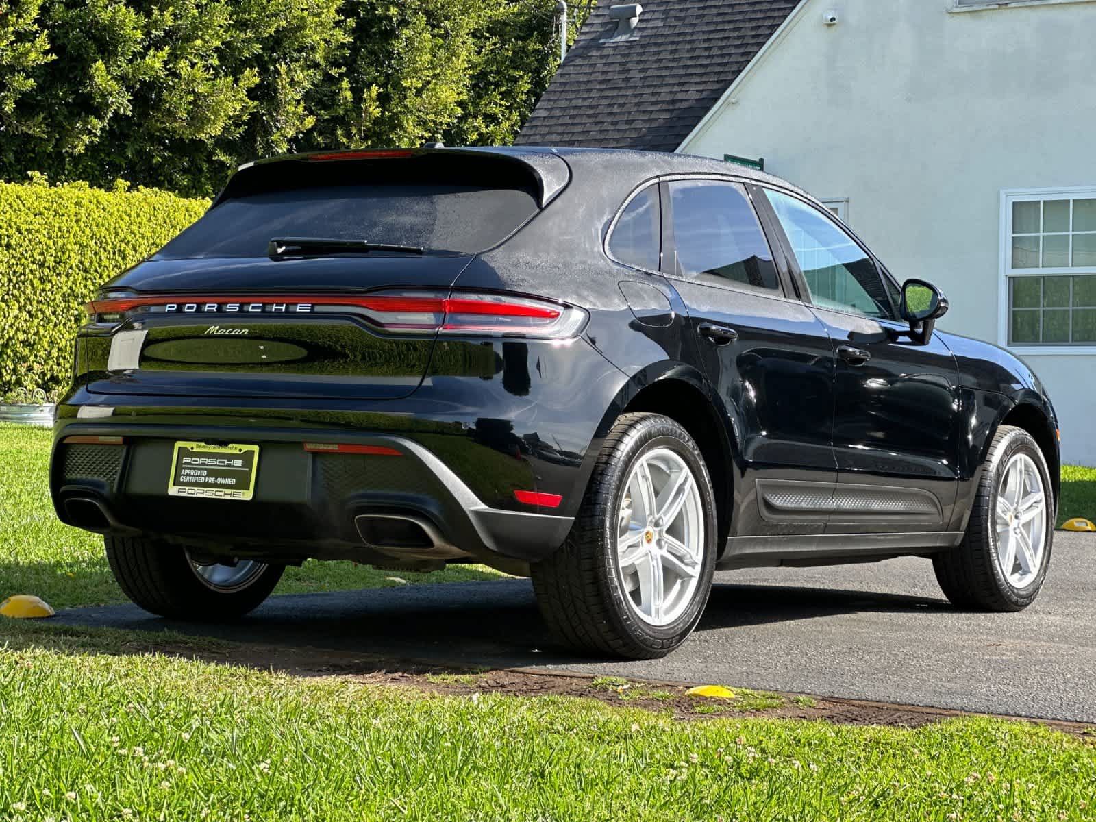 Certified 2025 Porsche Macan AWD/4WD image 8